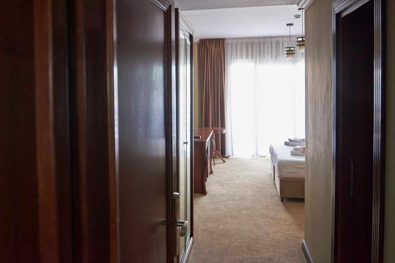 Hotel Adriano Brăila Esterno foto