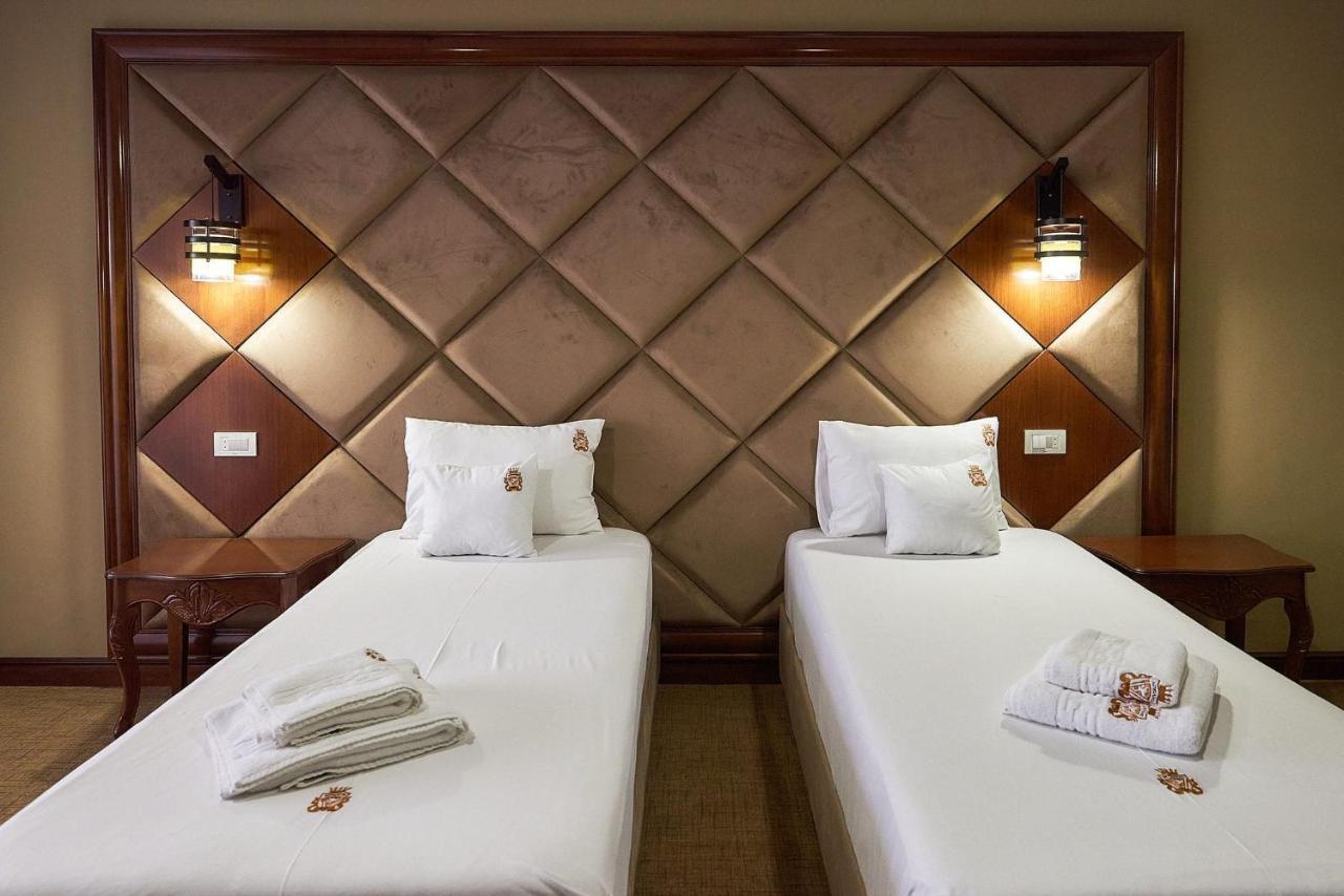 Hotel Adriano Brăila Esterno foto