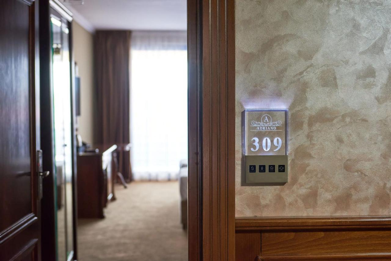 Hotel Adriano Brăila Esterno foto