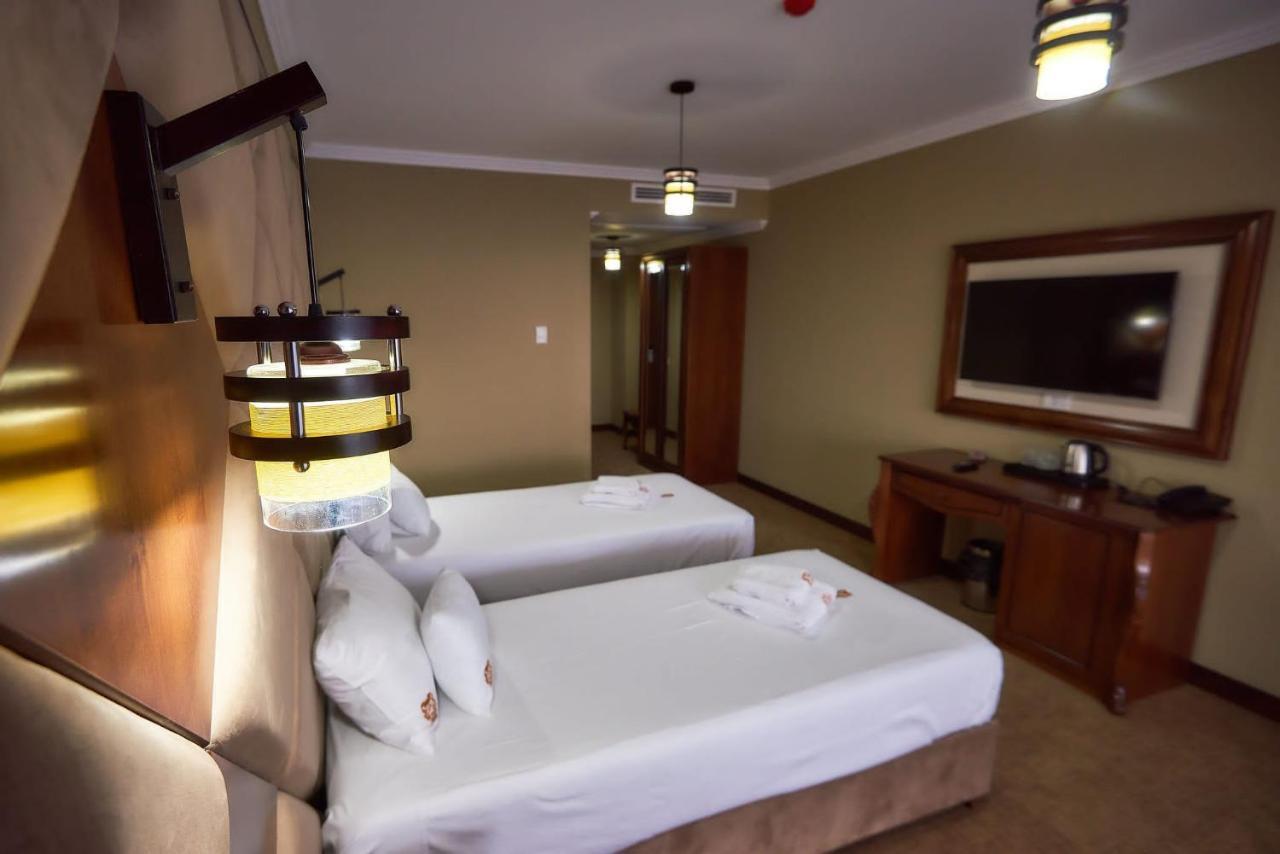 Hotel Adriano Brăila Esterno foto