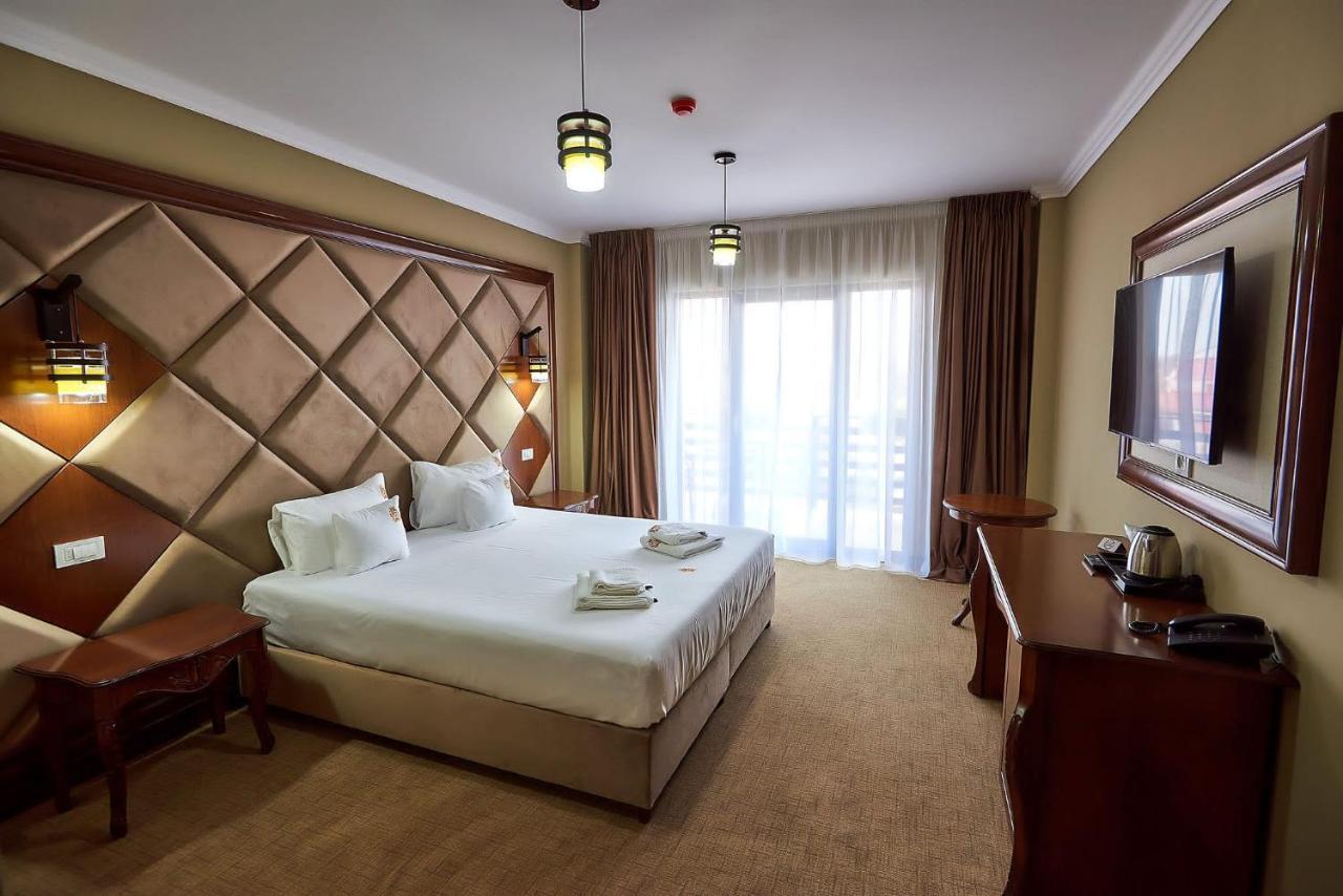 Hotel Adriano Brăila Esterno foto