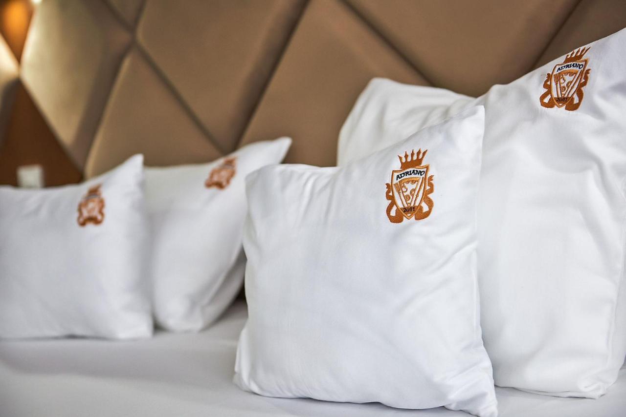 Hotel Adriano Brăila Esterno foto