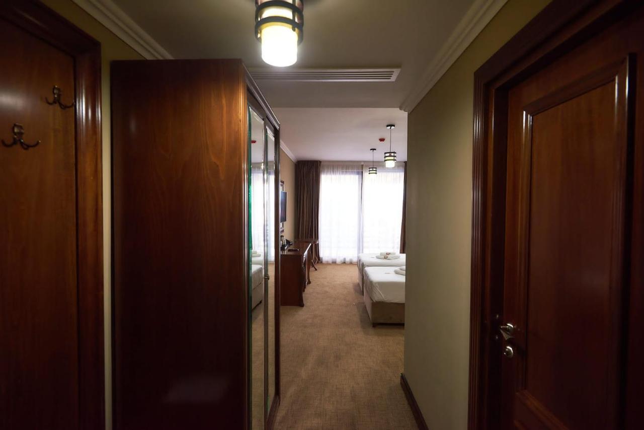 Hotel Adriano Brăila Esterno foto