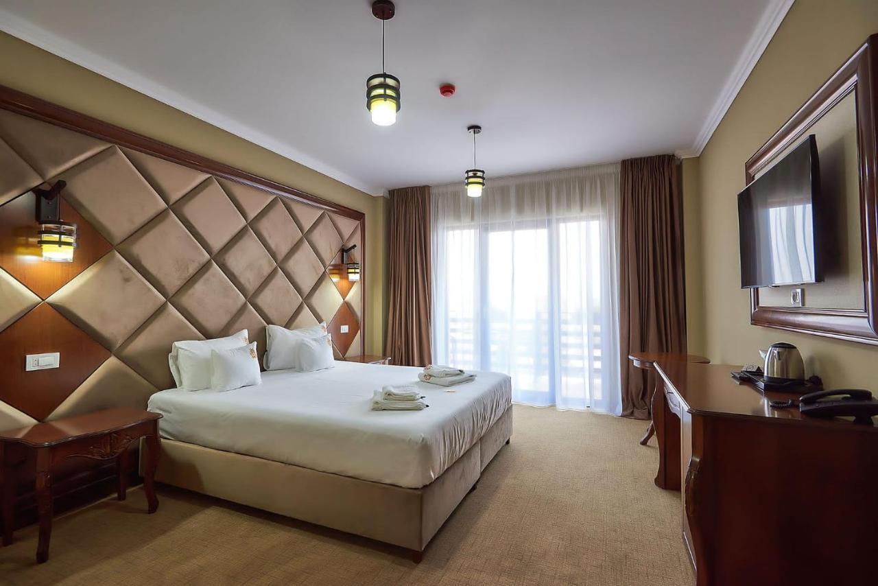 Hotel Adriano Brăila Esterno foto