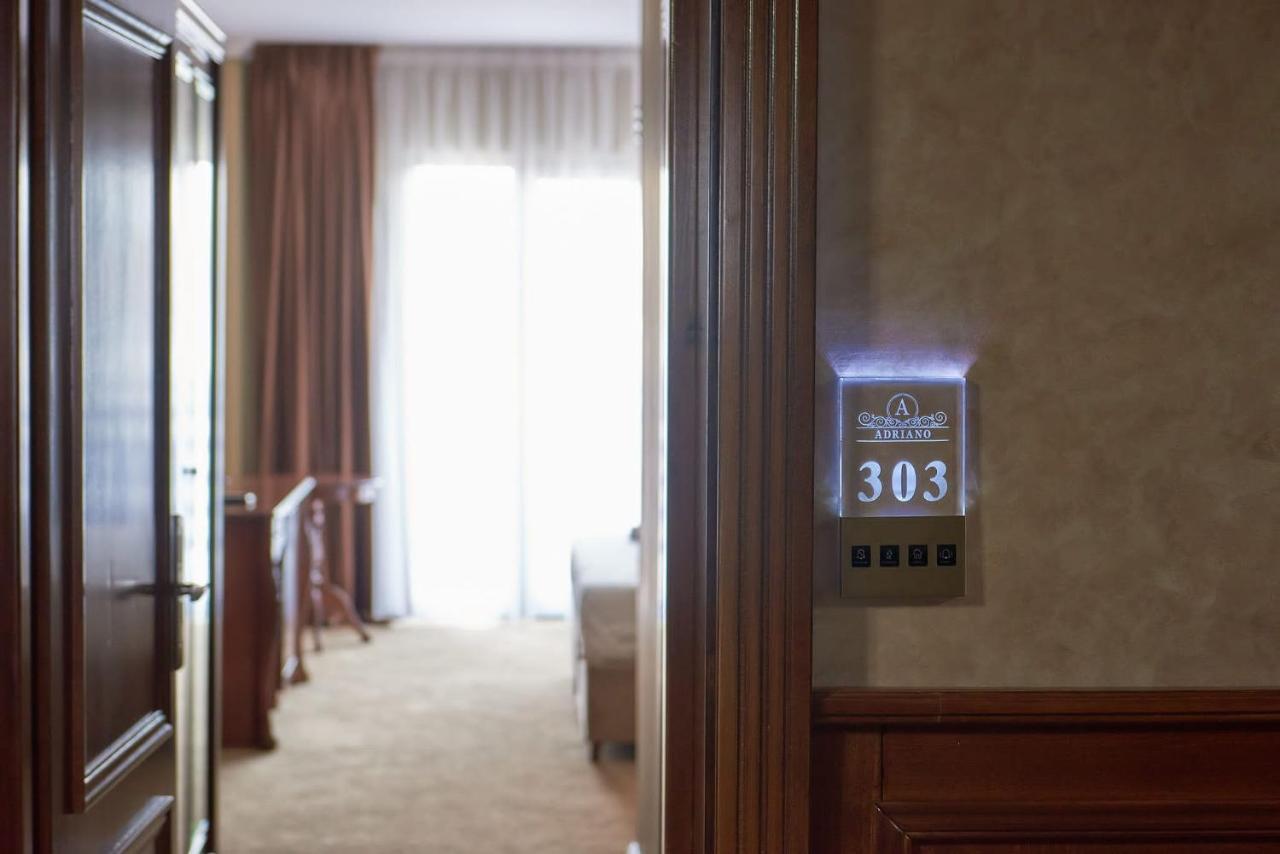 Hotel Adriano Brăila Esterno foto