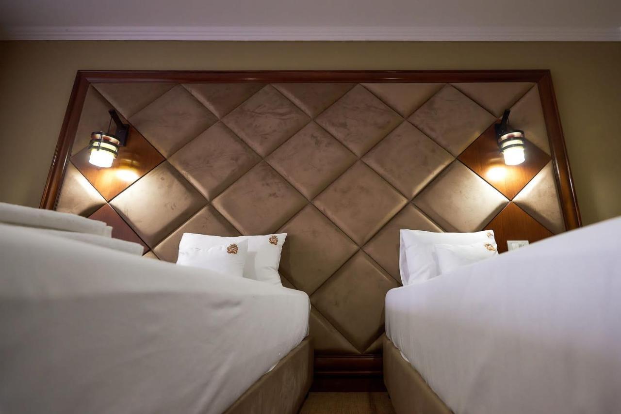 Hotel Adriano Brăila Esterno foto