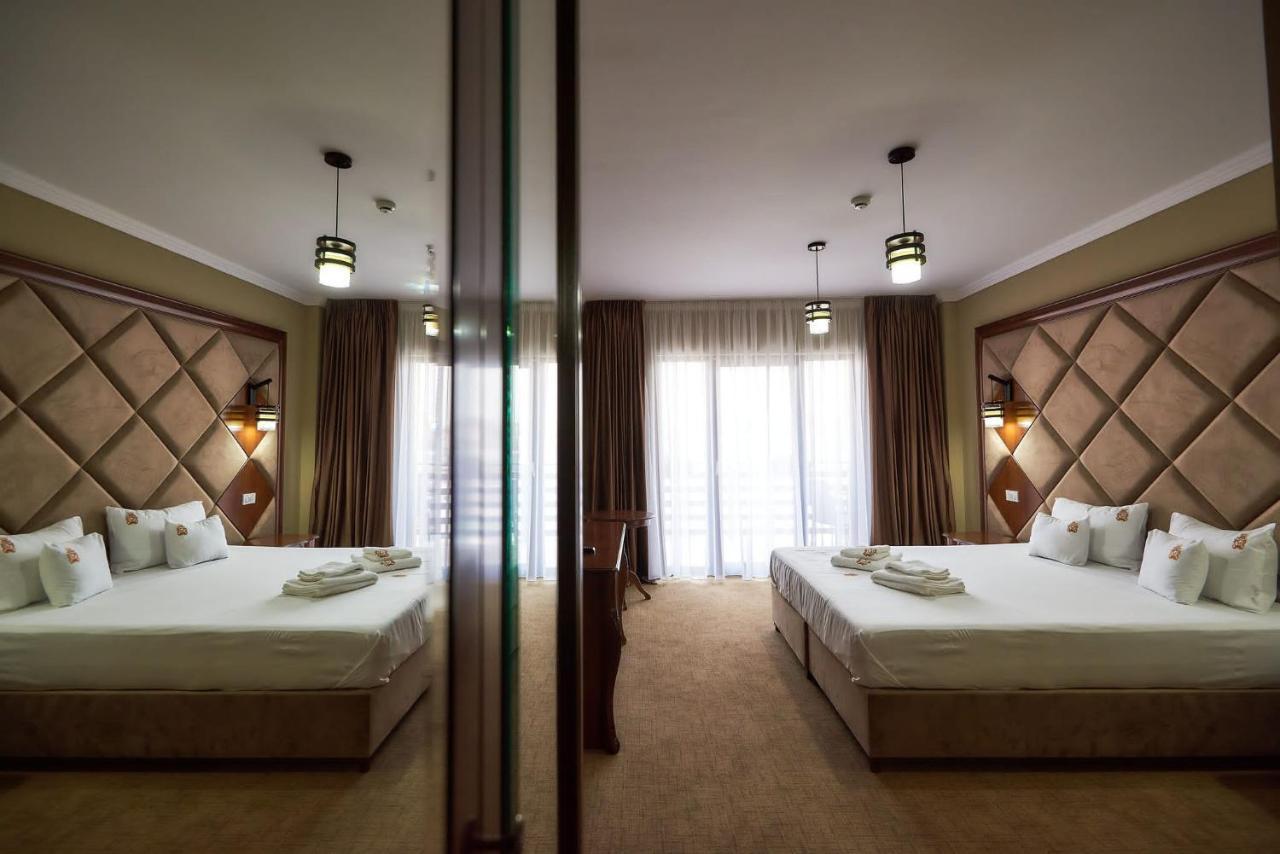 Hotel Adriano Brăila Esterno foto